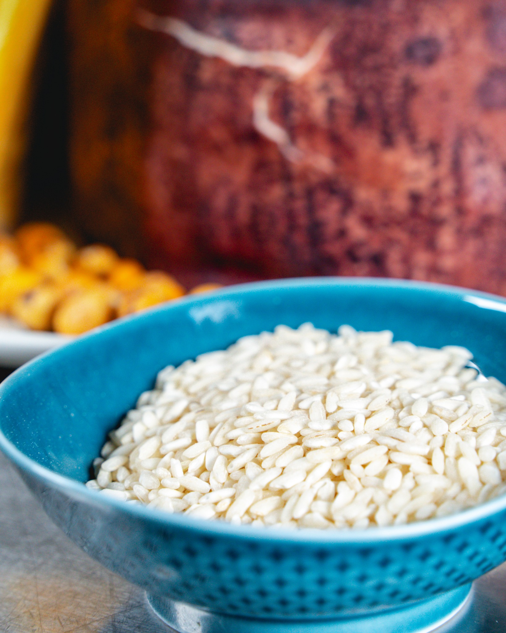 Tutto inizia da qui 🍚
Il riso, ancora crudo, dosato con attenzione, è la base di ogni grande risotto. 

📍 Ristorante Hönggerhof
👨‍🍳 Chef Andrea Mocci
📩 Info e ordini: orders@maistafood.ch | info@maistafood.ch

#MaistàFood #ItalianFoodExperience #Risotto #RisoItaliano #CucinaProfessionale #ChefAndreaMocci #Hönggerhof #FoodDetails