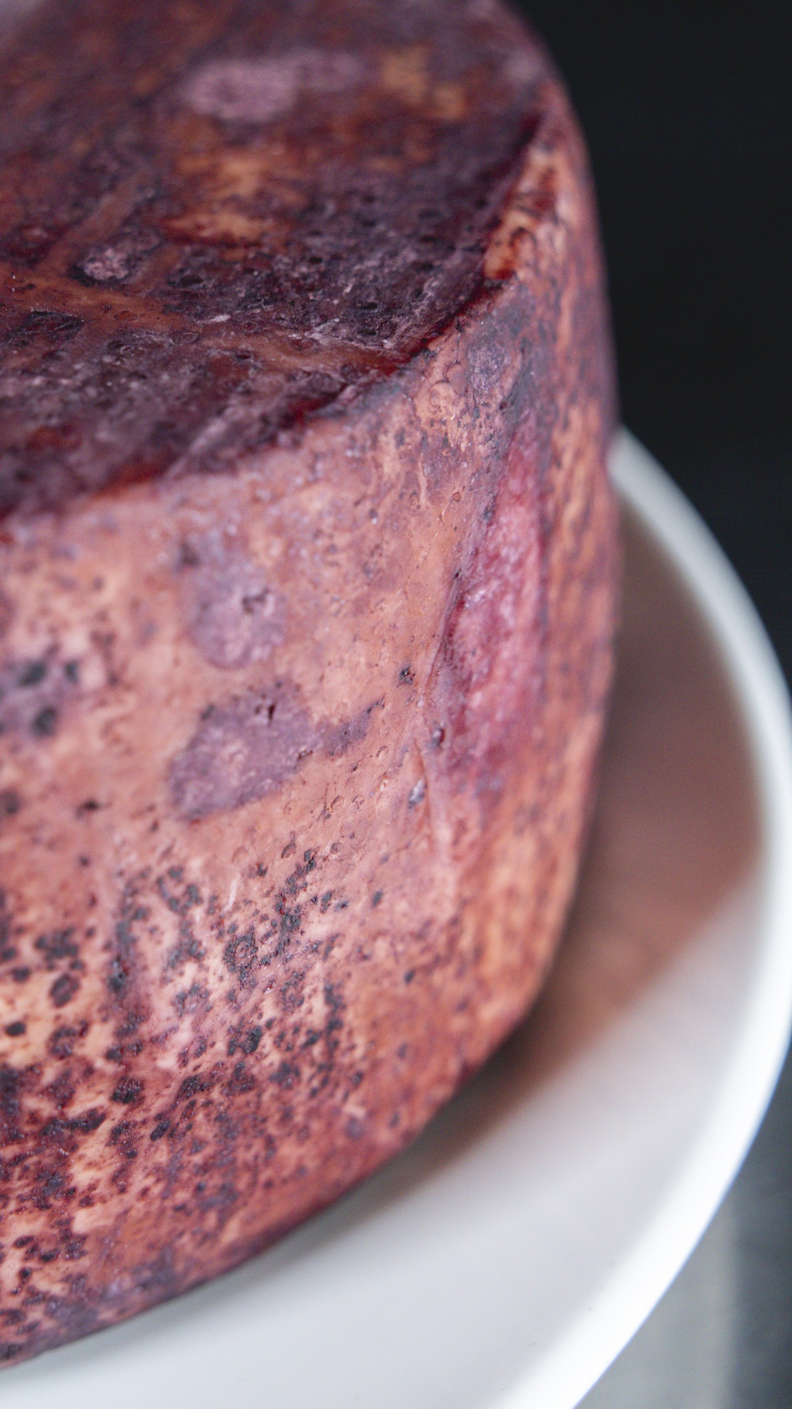 L’Ubriaco al Nebbiolo porta nel piatto carattere e profondità 🍷

Un formaggio intenso, affinato nel vino, dove le note del Nebbiolo avvolgono la pasta e ne amplificano la personalità. Una materia prima che racconta territorio, tempo e cura artigianale, scelta per dare identità e forza al risotto.

📍 Ristorante Hönggerhof
👨‍🍳 Chef Andrea Mocci

📩 Info e ordini:orders@maistafood.ch | info@maistafood.ch

#MaistàFood #UbriacoAlNebbiolo #ItalianFoodExperience #AltaRistorazione #MateriaPrima #ChefLife #Hönggerhof #FoodDetails #FormaggiItaliani