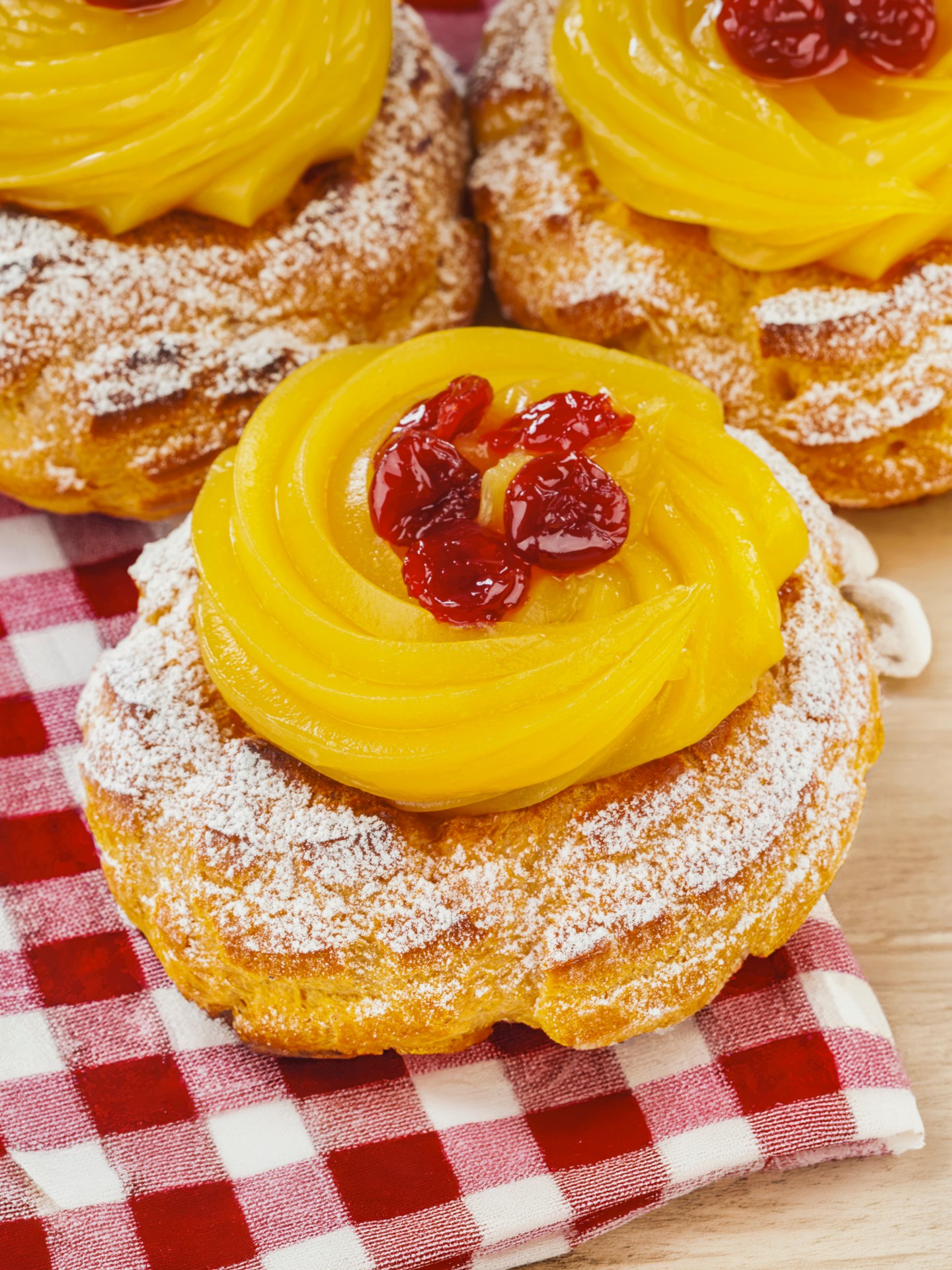 Il 19 marzo ha il profumo della tradizione.
È il giorno delle Zeppole di San Giuseppe, il dolce che celebra la festa del papà con semplicità e dolcezza.
Piccoli gesti, grandi sapori.
Perché alcune tradizioni non passano mai di moda. 🇮🇹
📩 Info e ordini: orders@maistafood.ch | info@maistafood.ch
#MaistaFood #ItalianFoodExperience #SanGiuseppe #DolciItaliani #Tradizione