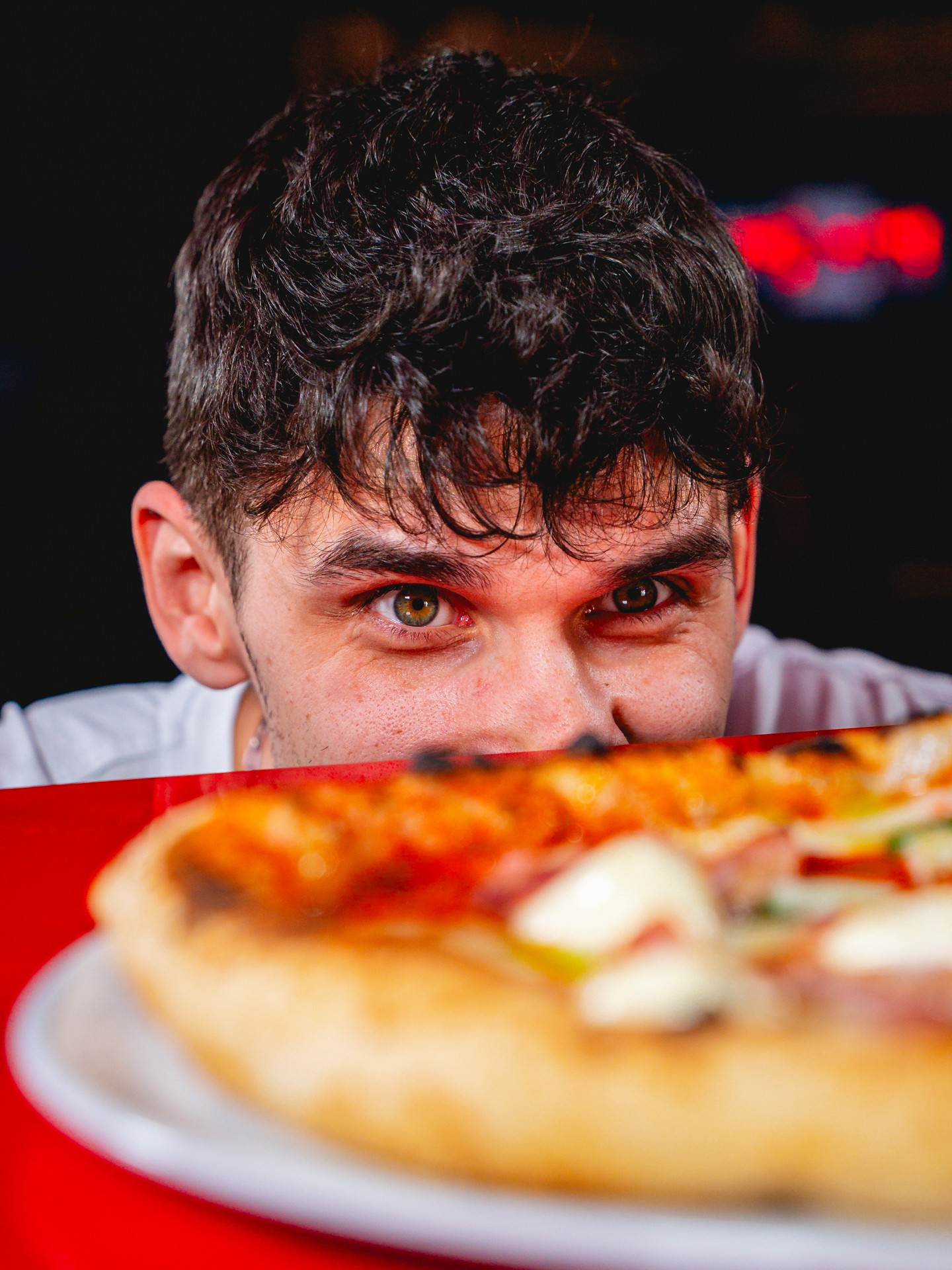 Uno sguardo, e già si capisce tutto. ✨
Dietro ogni pizza c’è molto più di un impasto:
c’è attenzione, istinto e rispetto per la materia prima.
Il resto lo scopriamo passo dopo passo. 🍕
📍 Disco Pizza, Lucerna
📩 Info e ordini: orders@maistafood.ch | info@maistafood.ch
#MaistaFood #ItalianFoodExperience #Pizza #FoodArt #MadeInItaly