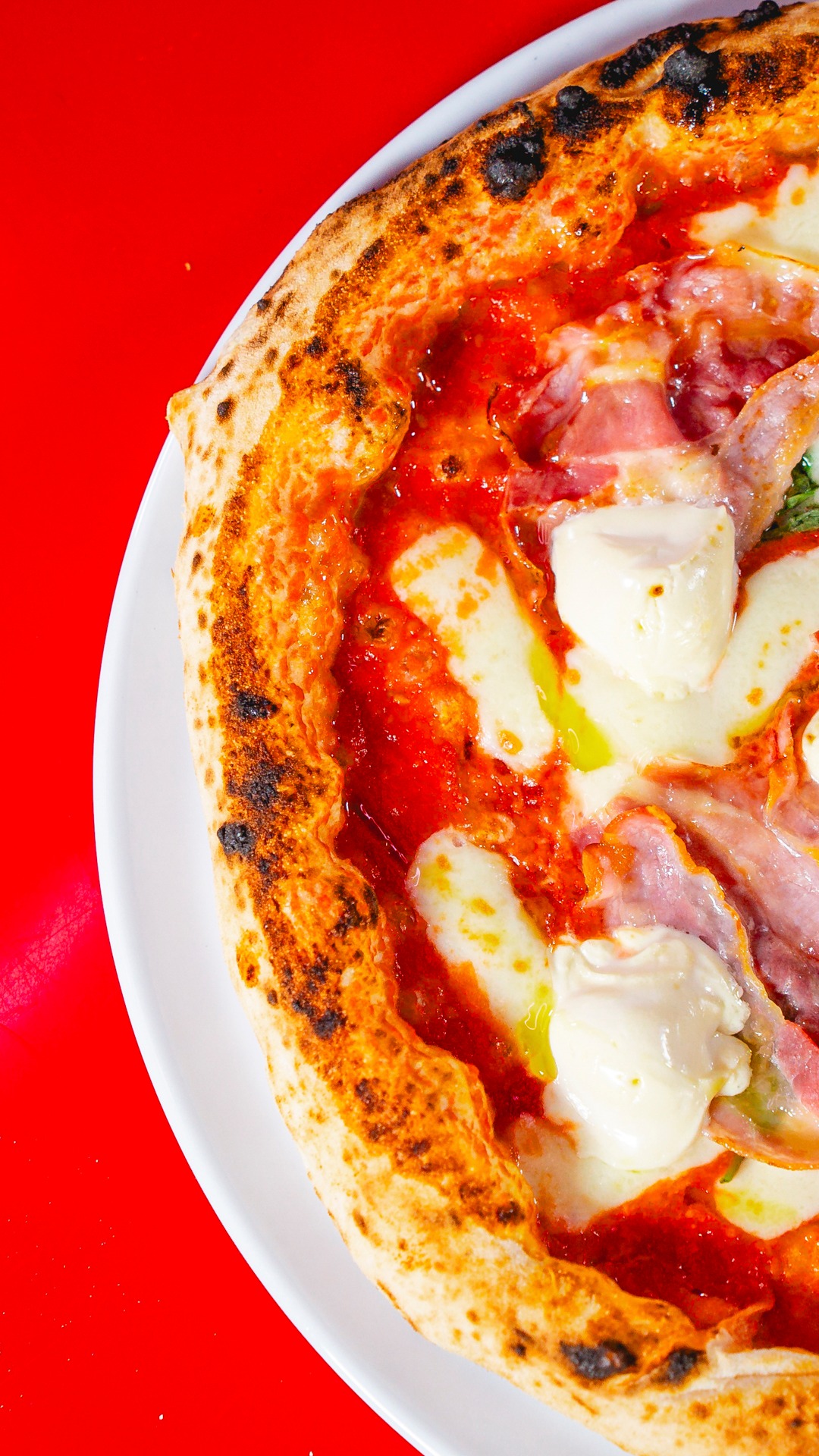 Il momento in cui tutto prende forma. 🔥

Rotazione, controllo, temperatura.
Ogni gesto ha il suo tempo.

È qui che la pizza diventa davvero tale.

📍 Disco Pizza, Lucerna
📩 Info e ordini: orders@maistafood.ch | info@maistafood.ch

#MaistaFood #ItalianFoodExperience #Pizza #FoodArt #MadeInItaly