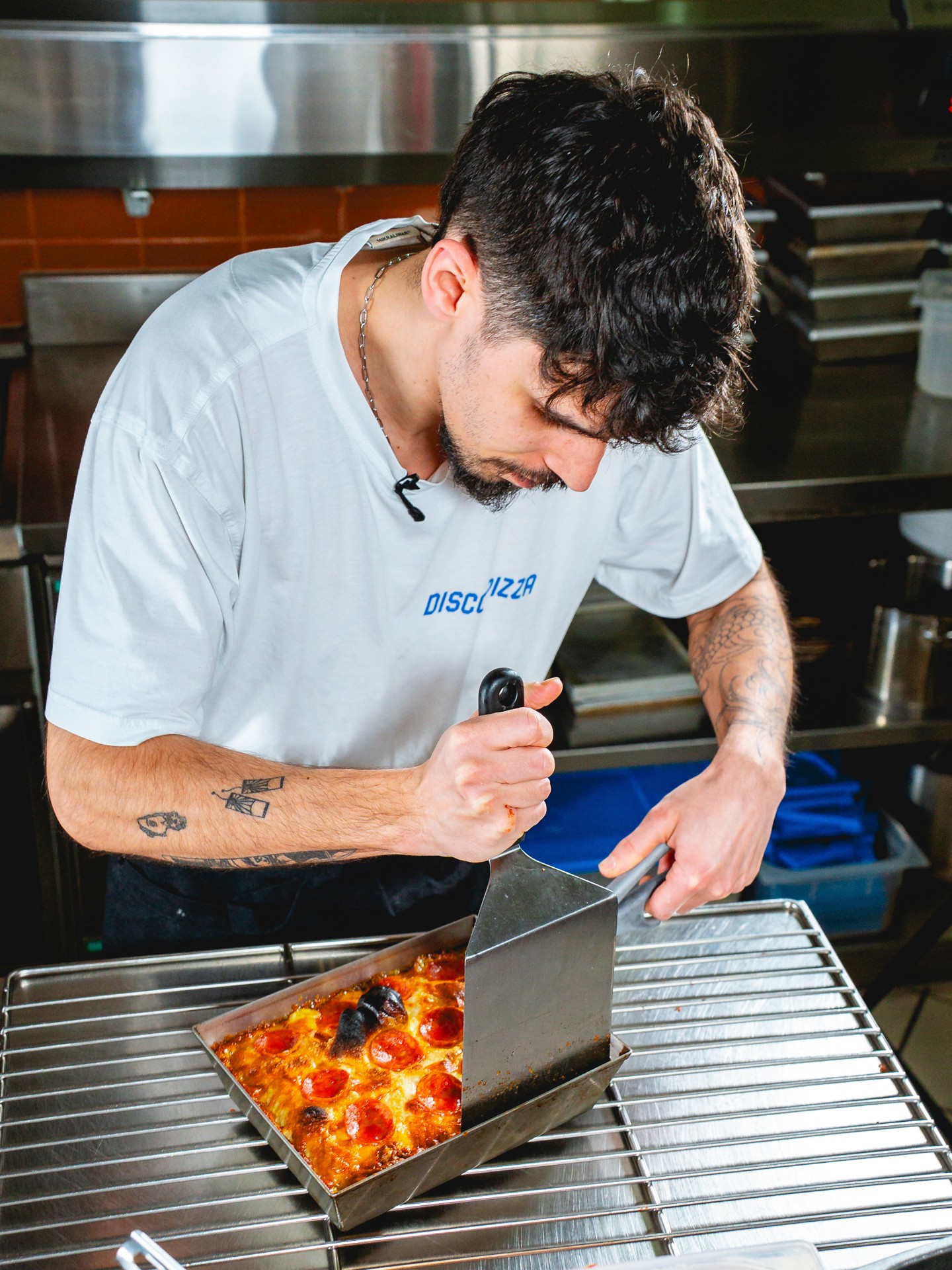 Croccante, intensa, senza mezze misure.
La Detroit non si guarda… si affonda.

📍 Disco Pizza, Lucerna
📩 Info e ordini: orders@maistafood.ch | info@maistafood.ch

#MaistaFood #ItalianFoodExperience #Pizza #FoodArt #MadeInItaly