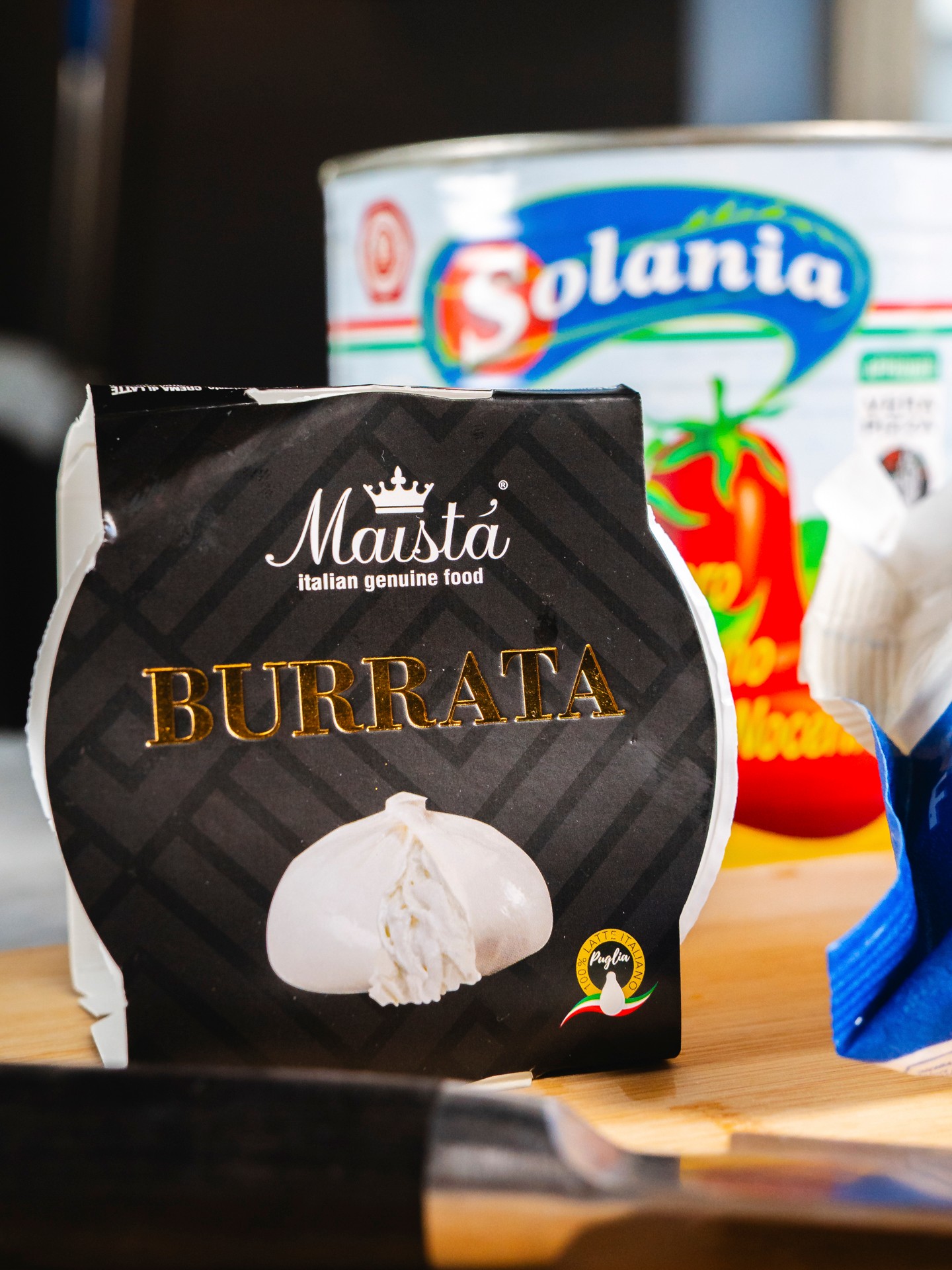 La qualità si riconosce prima ancora del primo morso. 🇮🇹

Burrata Maistà cremosa, fior di latte selezionato e ingredienti che parlano da soli.
Perché una grande pizza nasce sempre da grandi materie prime.

📍 E’cco Restaurant, Baar
📩 Info e ordini: orders@maistafood.ch | info@maistafood.ch

#MaistaFood #ItalianFoodExperience #MadeInItaly #PizzaLovers #SwissFoodService