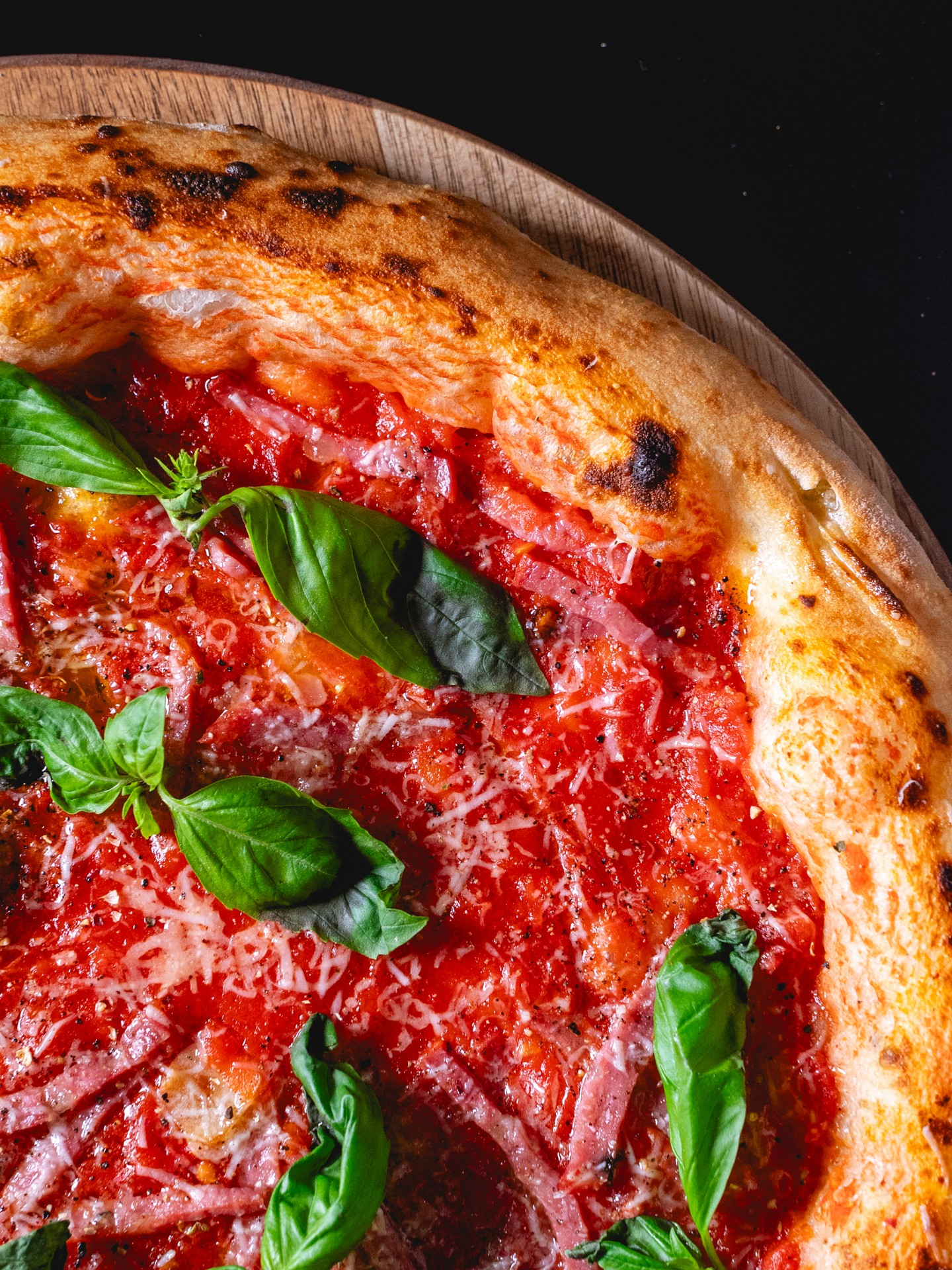 A volte basta uno sguardo per capire tutto.

Il rosso intenso del pomodoro.
Il profumo del basilico fresco.
Un cornicione dorato che racconta ore di lavoro, tecnica e passione.

La vera pizza non ha bisogno di troppe parole.
Ha bisogno delle materie prime giuste.

Con Maistà Food, ogni ingrediente porta con sé il meglio della tradizione italiana. 🇮🇹🍕

📩 Info e ordini: orders@maistafood.ch | info@maistafood.ch

#MaistaFood #ItalianFoodExperience #MadeInItaly #PizzaLovers #SwissFoodService