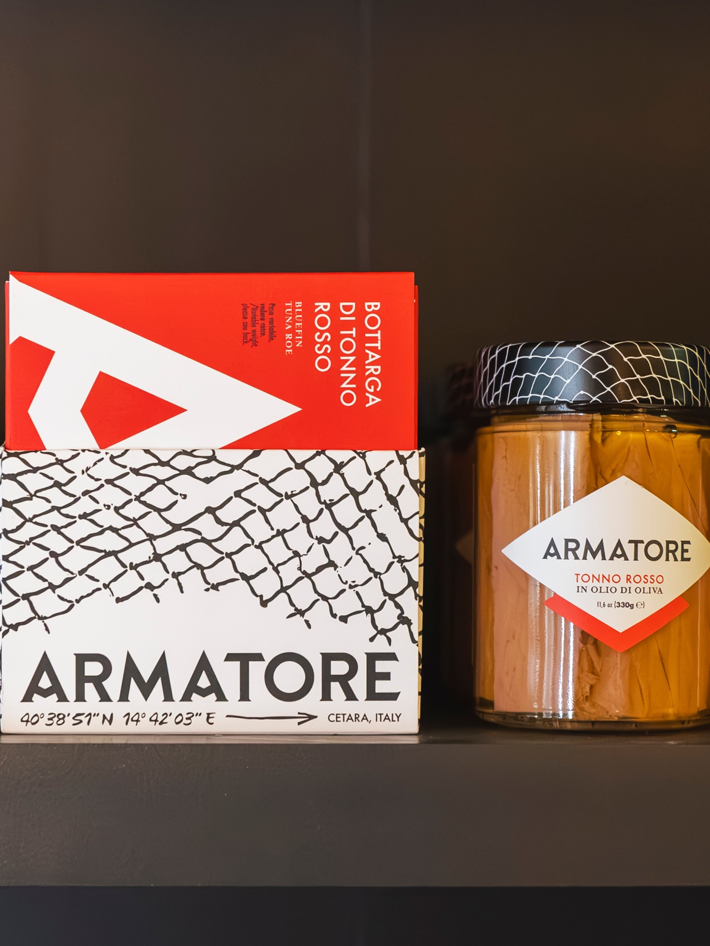 Il mare di Cetara, racchiuso in un prodotto. 🌊
Il Tonno Rosso Armatore in olio di oliva nasce da una profonda cultura del mare e da una lavorazione attenta, pensata per preservarne consistenza e carattere.
Una materia prima preziosa, pronta a diventare protagonista in cucina: dagli antipasti ai primi piatti, fino alle interpretazioni più contemporanee.
Armatore, selezionato da Maistà. 🇮🇹🇨🇭
📩 Ordini e informazioni: orders@maistafood.ch
#MaistaFood #Armatore #TonnoRosso #MadeInItaly #FoodServiceSwitzerland