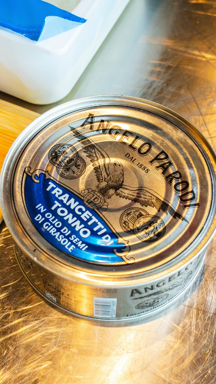 I Trancetti di Tonno Angelo Parodi, parte della selezione Maistà, entrano nella cucina di Alchimia come ingrediente da trasformare e interpretare.
Un altro prodotto, una nuova preparazione.
📍 Alchimia, Kloten
📩 Info e ordini: orders@maistafood.ch | info@maistafood.ch
#MaistaFood #AngeloParodi #Tonno #AlchimiaKloten #FoodService