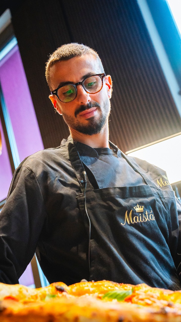 Quando prodotto e cucina condividono la stessa direzione, nasce una collaborazione che continua nel tempo. 🤝🇮🇹

Ad Alchimia, i prodotti selezionati da Maistà entrano ogni giorno in cucina e diventano parte delle creazioni del ristorante.
Per noi è questo il valore di una collaborazione: portare prodotti italiani nelle cucine dei professionisti e costruire con loro un rapporto fatto di fiducia, confronto e attenzione alla materia prima.

Oggi ce lo racconta direttamente Alchimia, attraverso la sua Tonno e Cipolla.

📍 Alchimia, Kloten
📩 Info e ordini: orders@maistafood.ch | info@maistafood.ch

#MaistaFood #AlchimiaKloten #Collaborazioni #FoodService #ItalianFoodExperience
