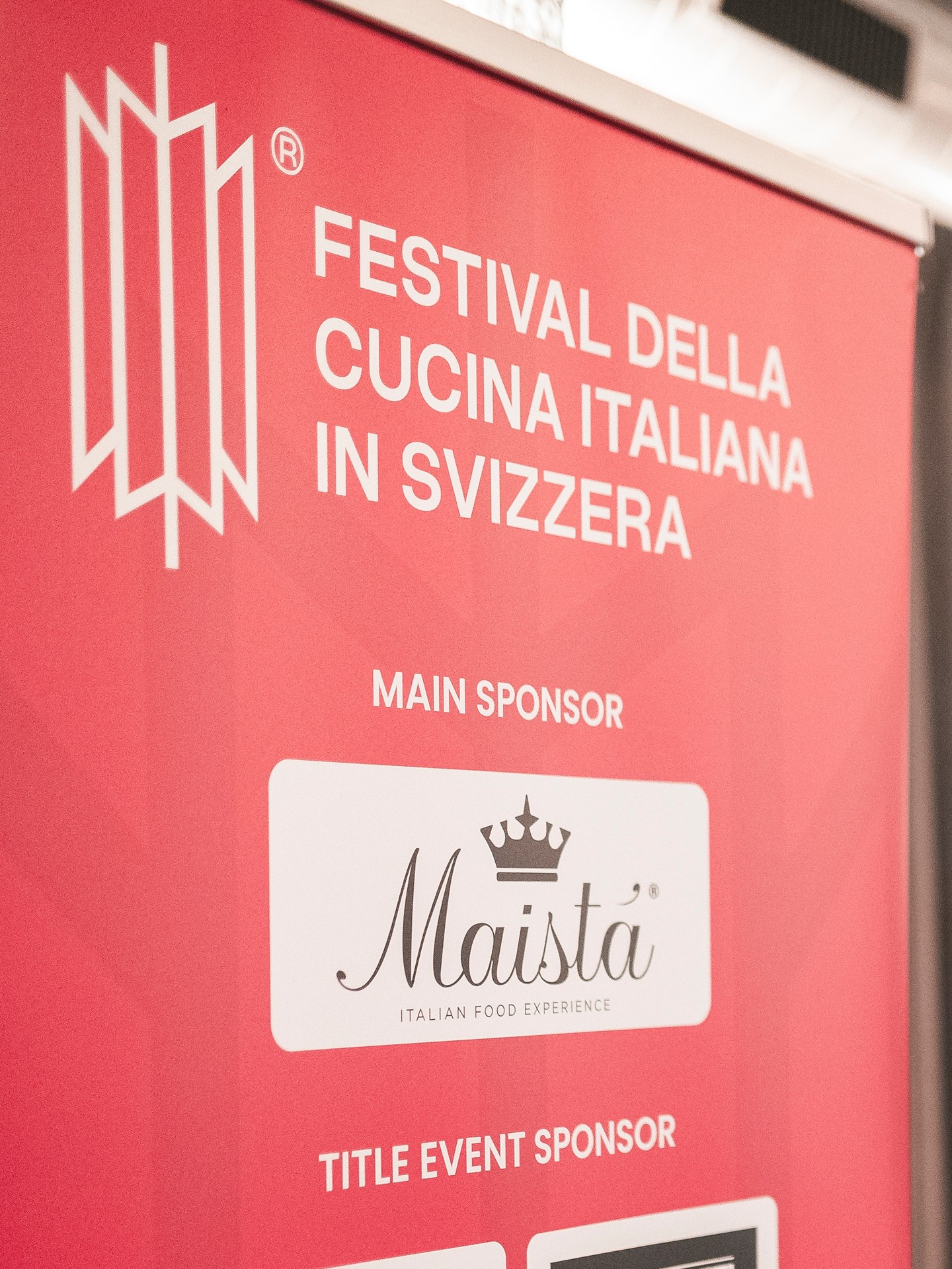 Il talento in cucina, il piacere di ritrovarsi a tavola 🇮🇹🇨🇭

La prima serata del Festival della Cucina Italiana in Svizzera ci ha portati da @danoi.ch a Zurigo, dove cucina e pizza sono diventate un’occasione di incontro e condivisione.

Protagonisti i resident Elpidio Di Serio e @vincenzomiele90, affiancati dagli special guest @luca_marchinichef e @paolo_surace_mattozzi_: esperienze e sensibilità diverse, unite dalla passione per la cucina italiana.

Come main sponsor, noi di Maistà Food sosteniamo il Festival e ciò che rappresenta: la possibilità di creare legami, condividere competenze e dare valore a chi porta ogni giorno la cultura gastronomica italiana sulle tavole svizzere.

#MaistàFood #FestivalDellaCucinaItalianaInSvizzera #CucinaItaliana #ItalianFoodExperience #Zurich